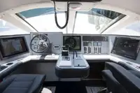 Tàu đệm khí để bán