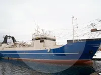 Tàu kéo lưới để bán