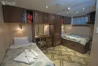 Tàu du lịch để bán