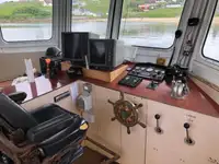Tàu làm việc để bán