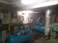 Tàu chở thủy thủ đoàn để bán