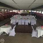 Tàu du lịch để bán