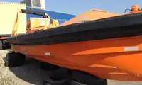 Tàu cứu hộ để bán