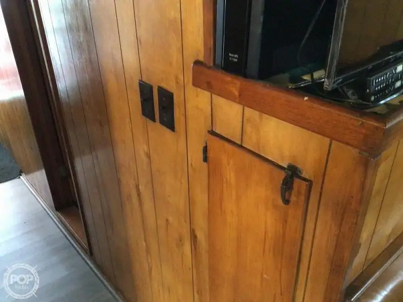 Tàu kéo lưới để bán