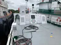 Tàu chở thủy thủ đoàn để bán
