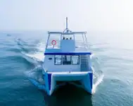 Tàu hai thân để bán