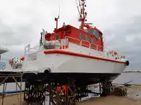 Thuyền hoa tiêu rao bán
