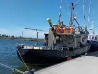 Tàu câu dài để bán