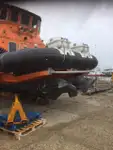 Tàu chở thủy thủ đoàn để bán