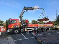 Tàu cứu hộ để bán