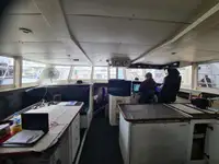 Tàu kéo lưới để bán