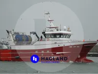 Tàu kéo lưới để bán