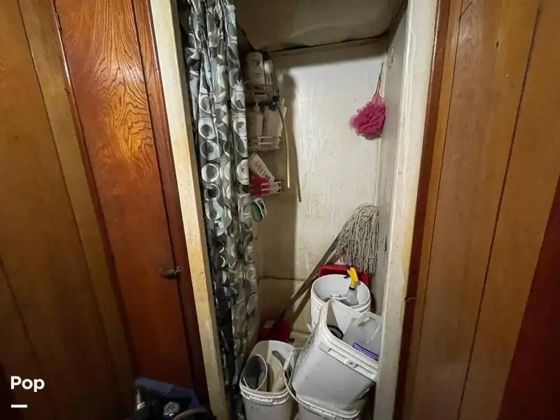 Tàu kéo lưới để bán