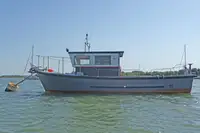 Tàu kéo để bán