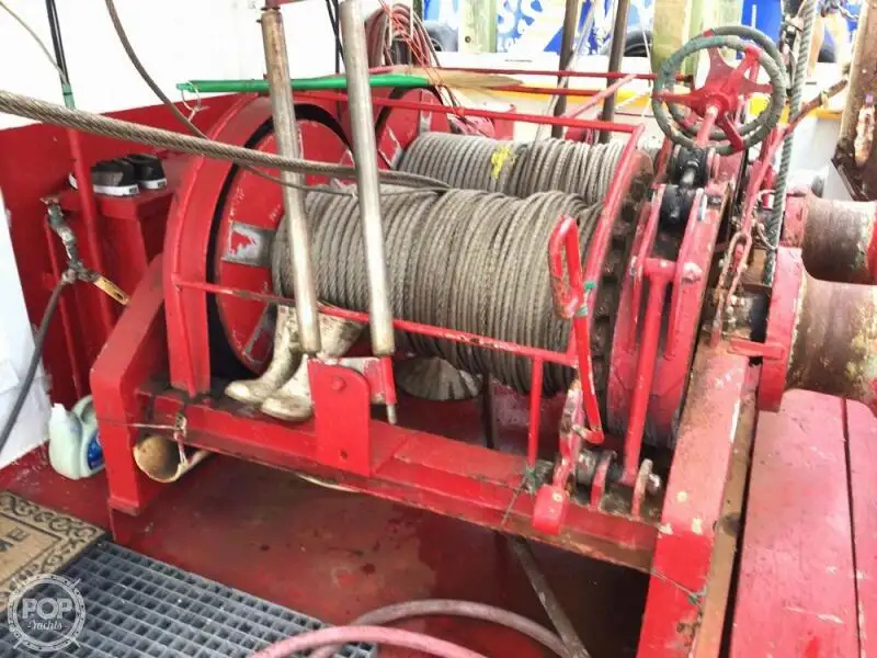 Tàu kéo lưới để bán