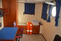 Tàu cung cấp cho giàn khoan (PSV) để bán