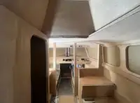 Tàu làm việc để bán