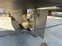 Tàu chế biến cá để bán