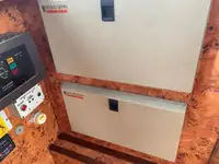 Tàu dẫn đường để bán