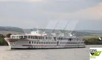 Tàu du lịch rao bán