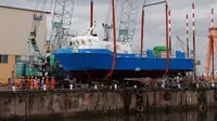 Tàu chở thủy thủ đoàn để bán