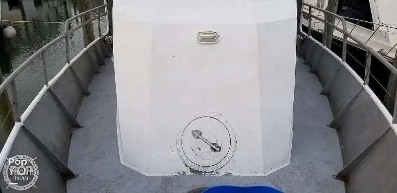 Tàu kéo lưới để bán