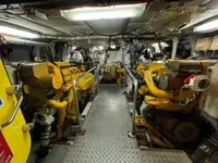Tàu chở thủy thủ đoàn để bán