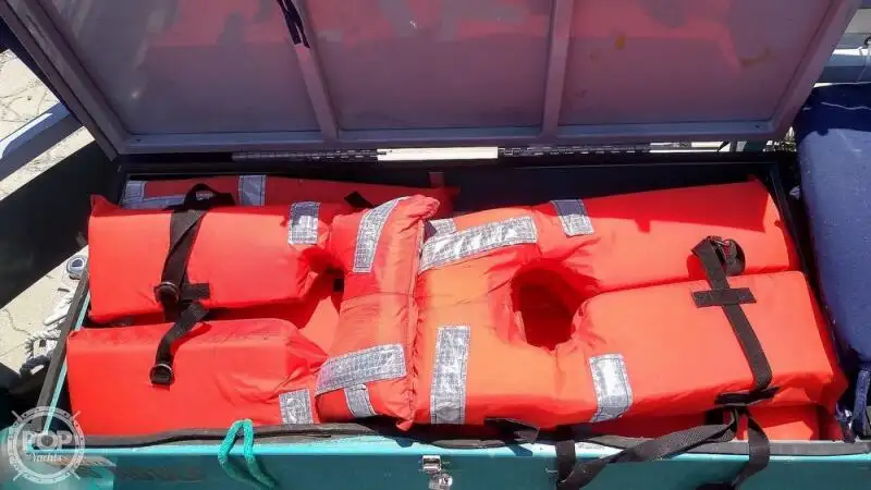 Tàu container để bán