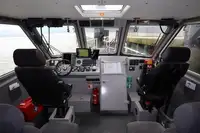 Tàu chở thủy thủ đoàn để bán