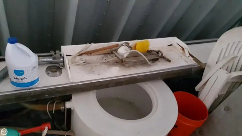 Tàu kéo lưới để bán