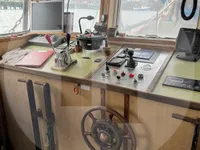 Tàu kéo lưới ngang để bán