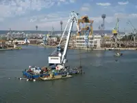 Tàu cẩu để bán