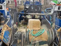 Tàu chở cá sống để bán