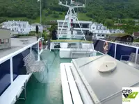 Tàu du lịch để bán