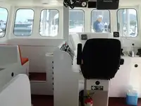 Tàu kéo lưới để bán