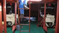 Tàu làm việc để bán