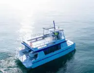 Tàu hai thân để bán