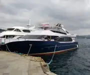 Tàu du lịch để bán