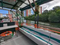 Tàu du lịch để bán