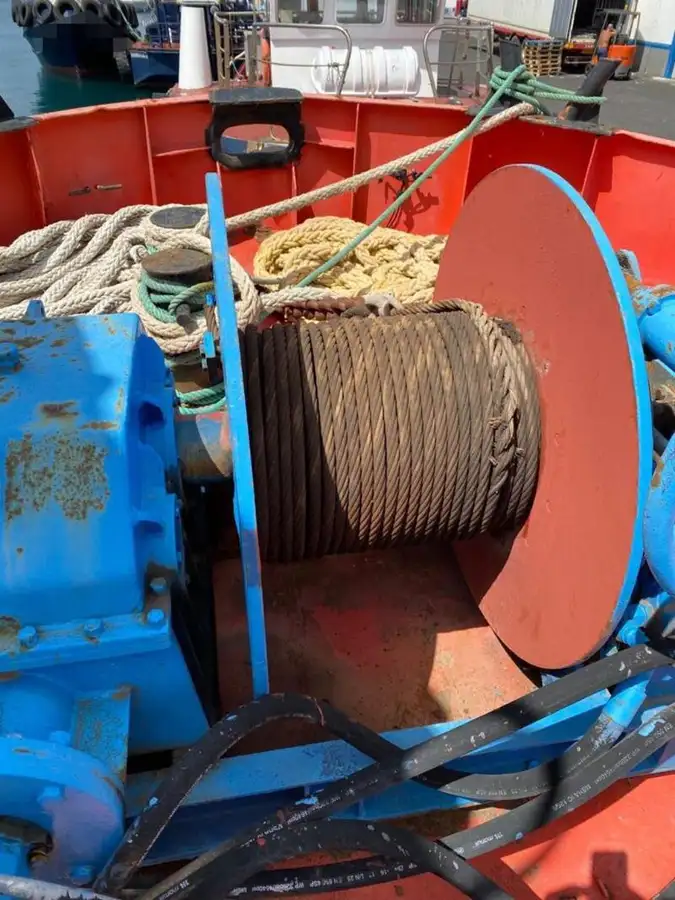 Tàu làm việc để bán