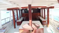 Tàu du lịch để bán