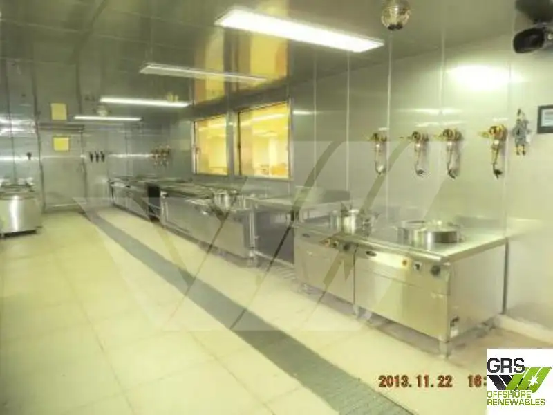 Sà lan chở người để bán