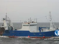 Tàu kéo lưới để bán