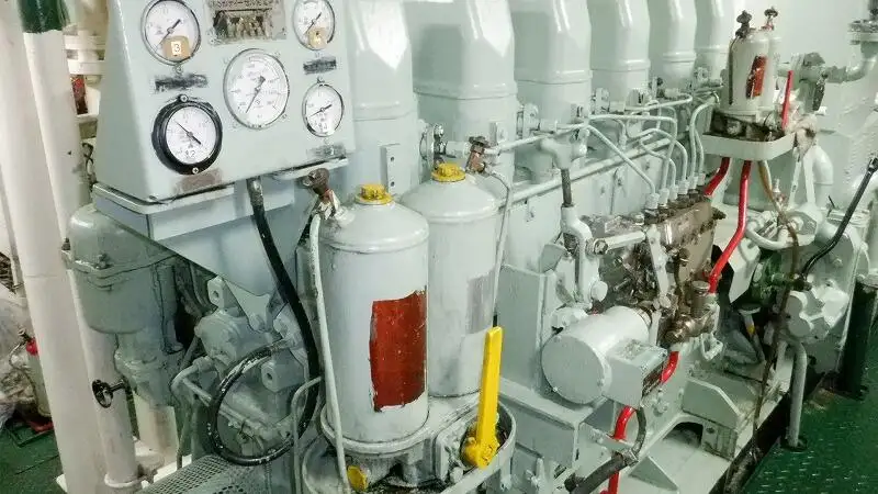 Tàu câu dài để bán