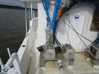 Tàu kéo lưới để bán