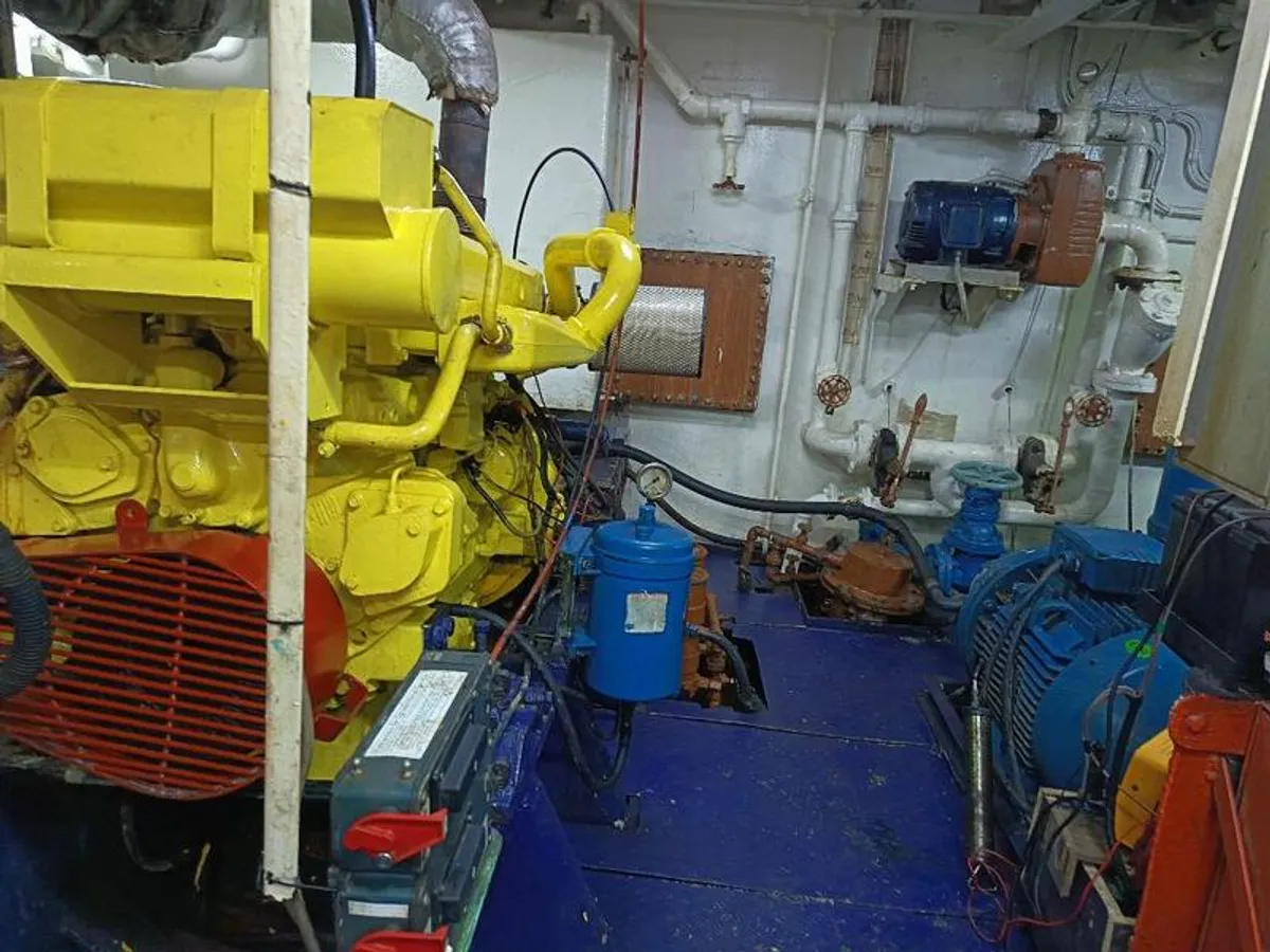 Tàu cung cấp để bán