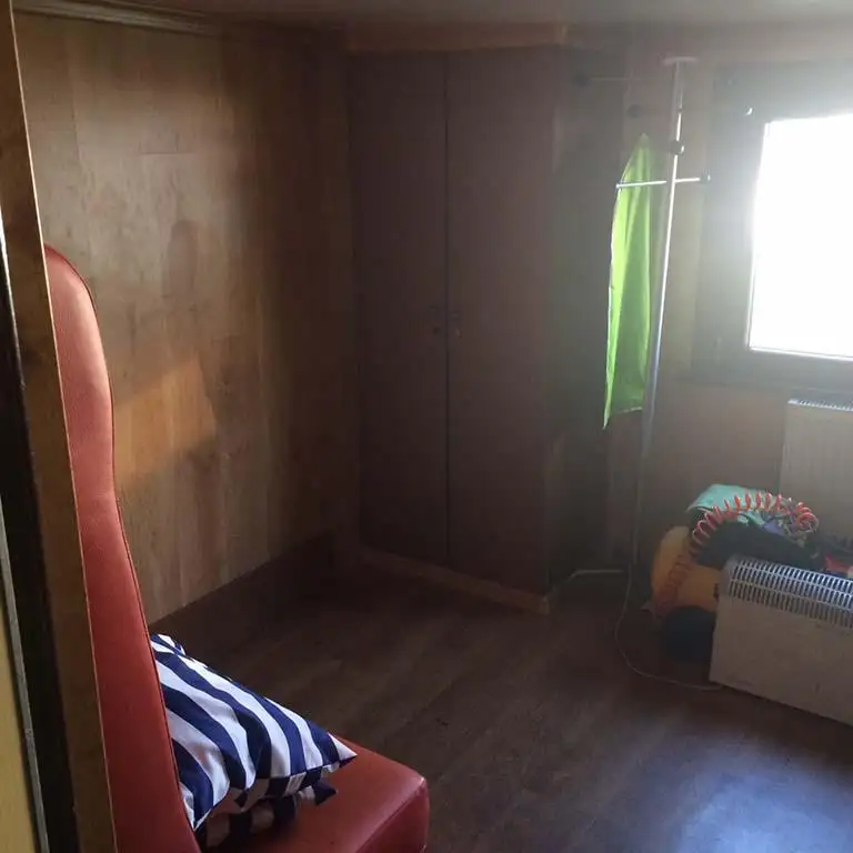 Tàu container để bán