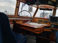Tàu làm việc để bán