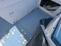 Tàu chở khách và hàng hóa để bán