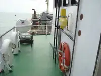 Tàu kéo lưới để bán